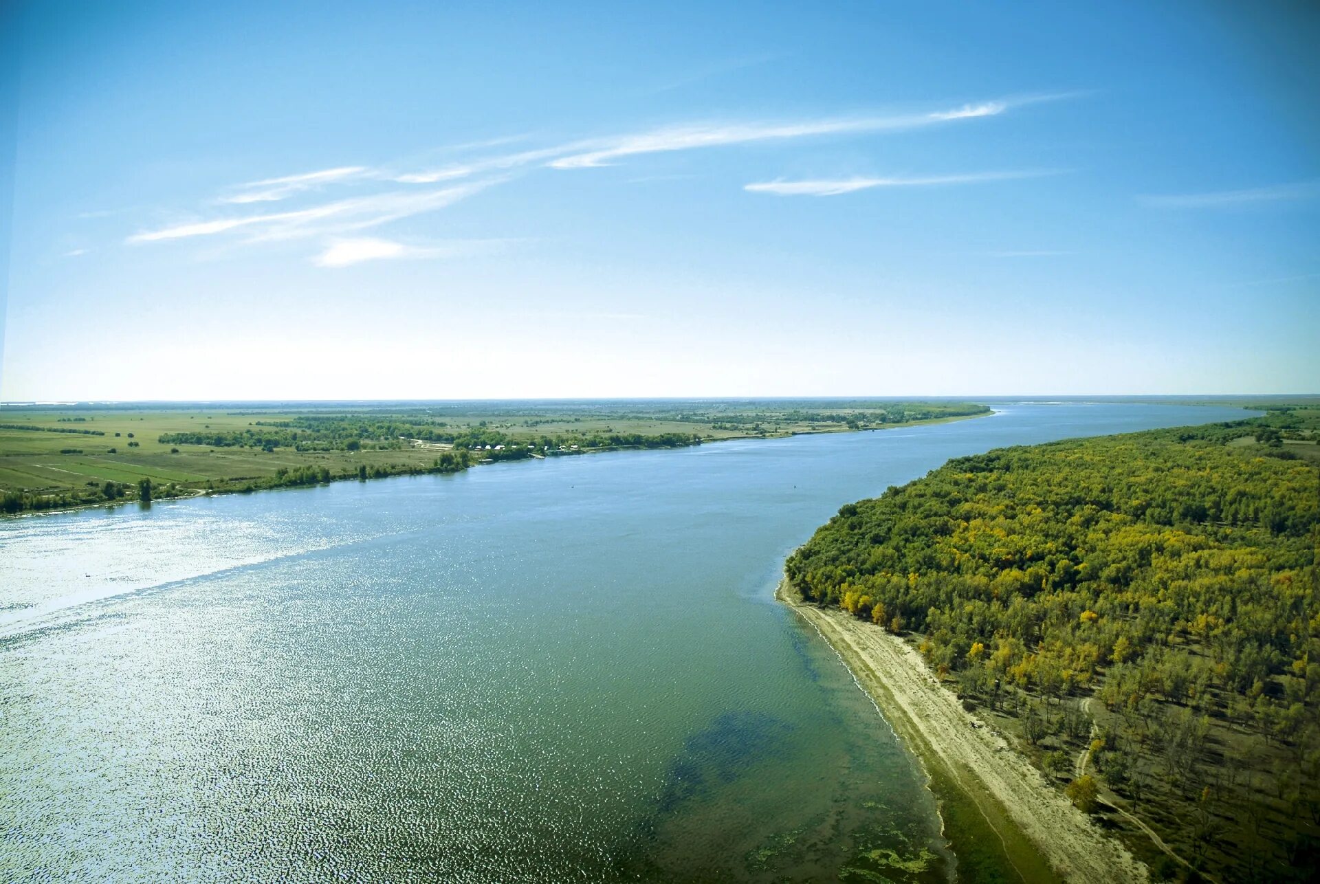 Волга это река. Волга река. Река Волга Поволжье. Покровка река Иртыш. Волга река Волга река.