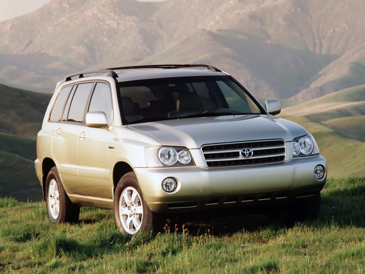 Тойота хайлендер 1 поколения. Toyota Highlander 2001. Toyota Highlander 2001-2003. Поколения Тойота хайлендер 2003.