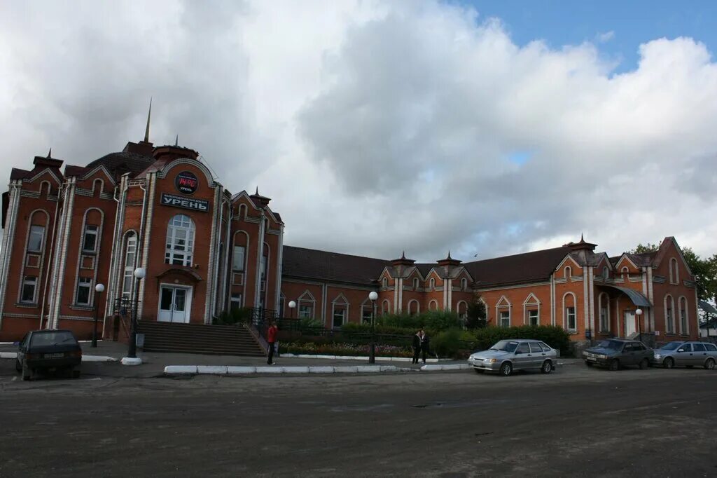 Красный урень. Станция Урень Нижегородская область. Вокзал Нижегородской области города Урень. Площадь города Урень Нижегородской области. Железнодорожный вокзал Урень.