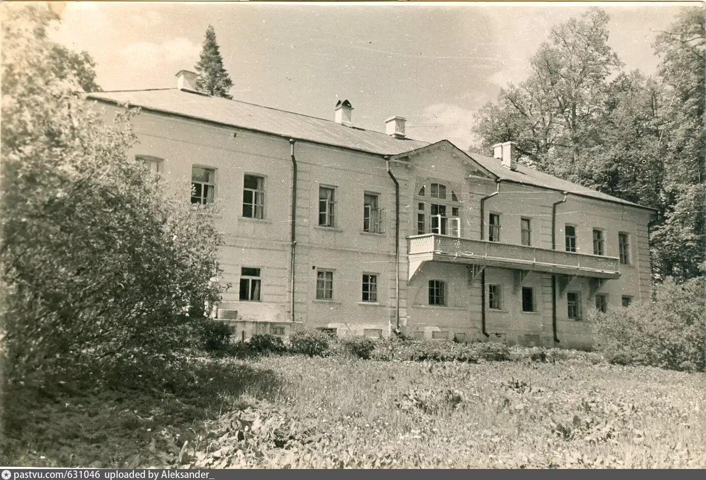 Ясная Поляна Льва Николаевича Толстого. Ясная Поляна Лев Николаевич толстой дом. Л Н толстой дом в Ясной Поляне. Ясная Поляна Тульской губернии.