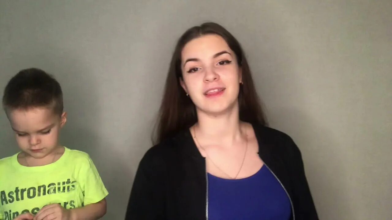 Девушка избивает девушку. Избили девочку в воронеже. Избили маленькую девочку. Девушка избивает девушку. Драка школьников в квартире.