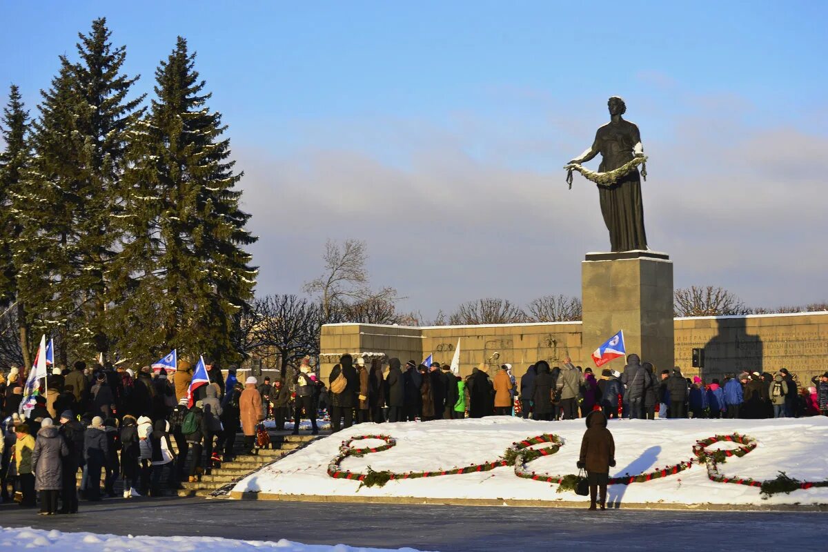 мемориал на пискаревском кладбище в санкт-петербурге. мемориал на пискаревском кладбище в петербурге. пискаревское кладбище блокада ленинграда. памятники блокады ленинграда мемориал на пискаревском кладбище. кладбище блокады.