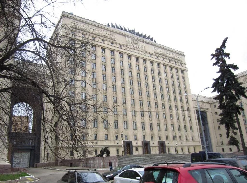Здание министерства обороны на фрунзенской набережной. Главный штаб сухопутных войск фрунзенская набережная. Генштаб министерства обороны рф здание. Главный штаб сухопутных. Главный штаб сухопутных.