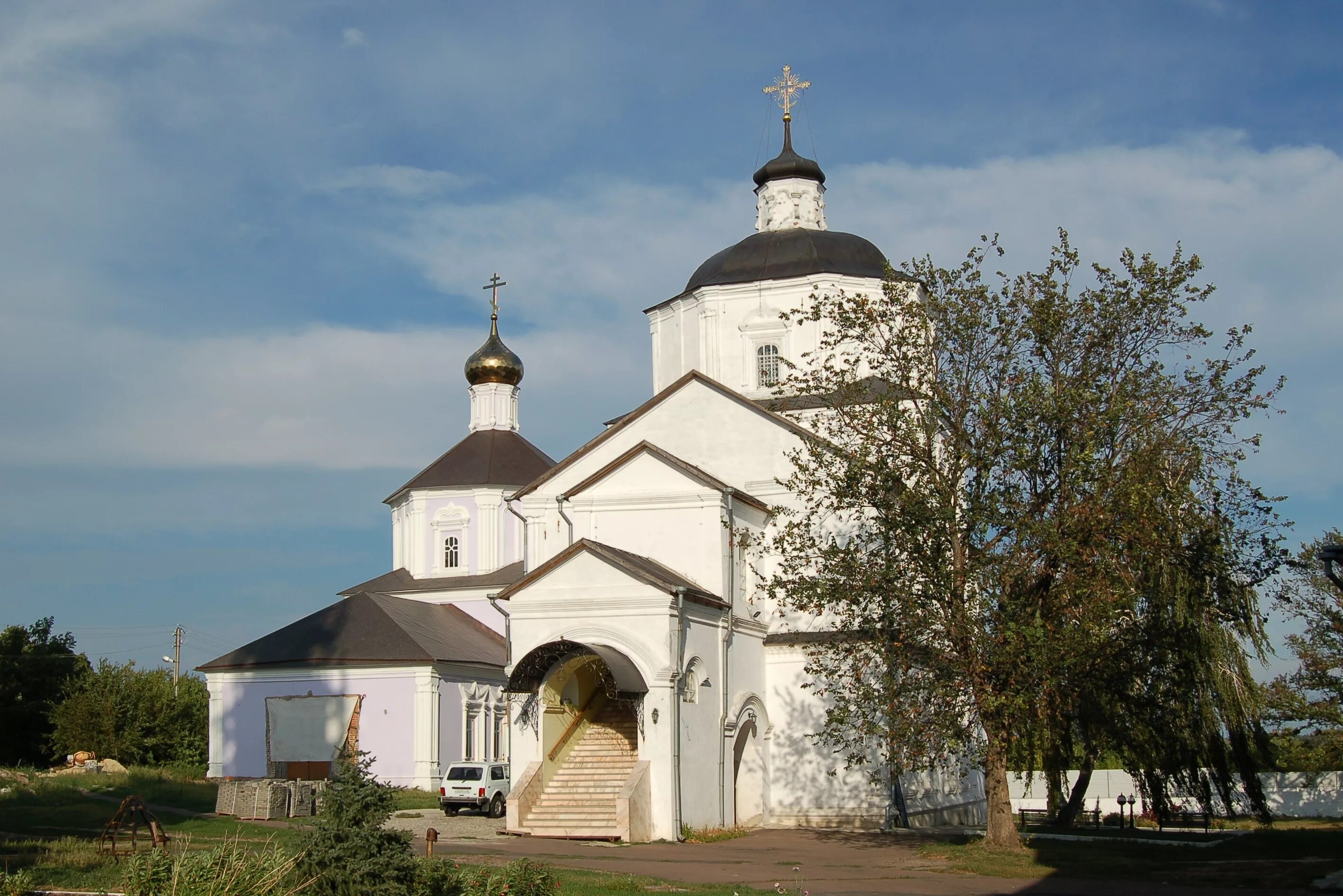 Рыльск рыльский монастырь. Рыльский Свято-Николаевский мужской монастырь Курская область. Рыльский Свято Никольский монастырь. Курск Рыльский мужской монастырь.