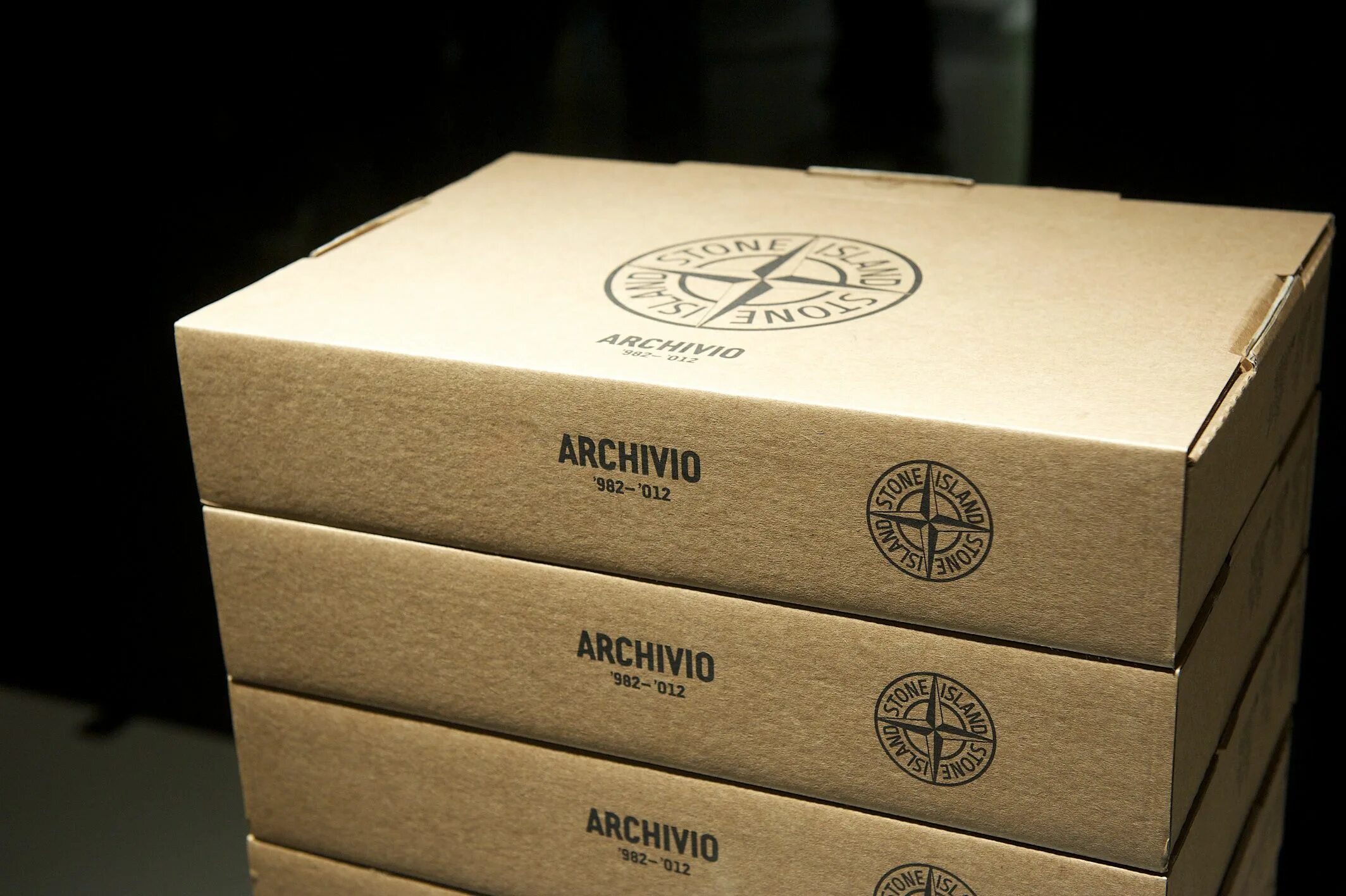 Box island. Коробки стон Айленд. Stone Island archivio. Торт Stone Island. Обзор на Stone Island archivio.