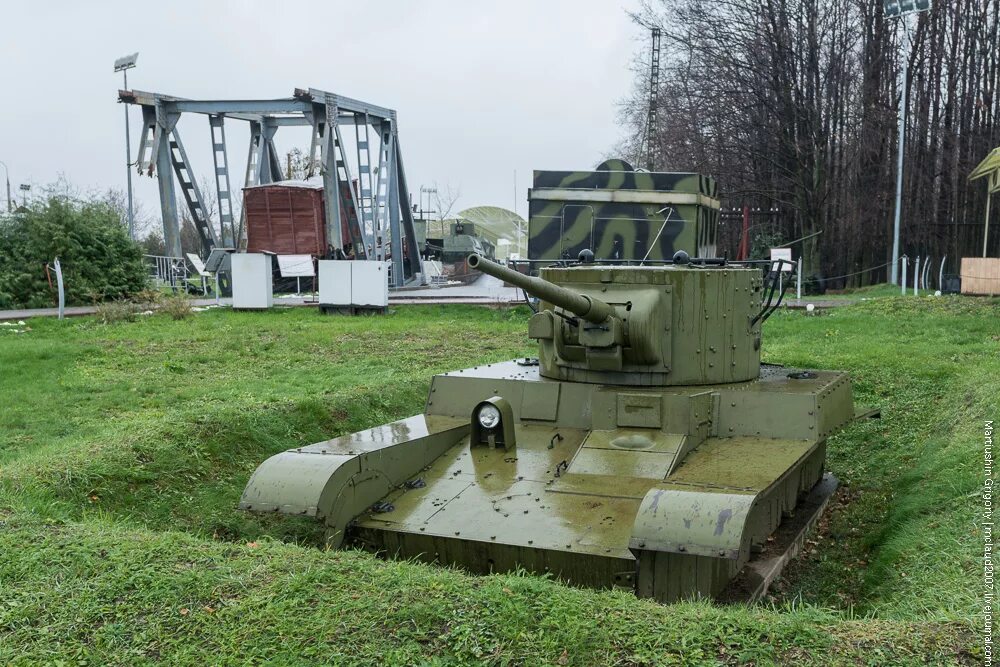 Выставка техники на поклонной график работы. Парк победы музей военной техники под открытым небом. Музей техники парк победы на поклонной горе. Выставка военной техники в екатеринбурге. Выставка техники на поклонной график работы.
