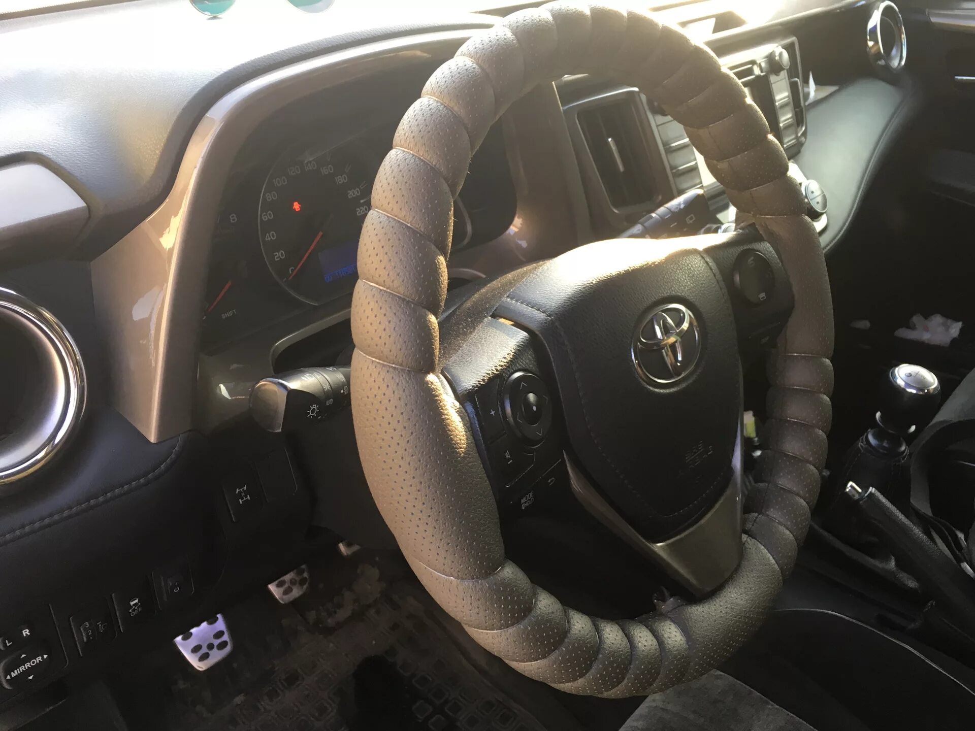 накладка чехол на руль тойота рав 4. чехол на руль рав 4 4. руль тойота рав 4 2020 номер. оплетка на руль рав 4. рав 4 2007 руль.