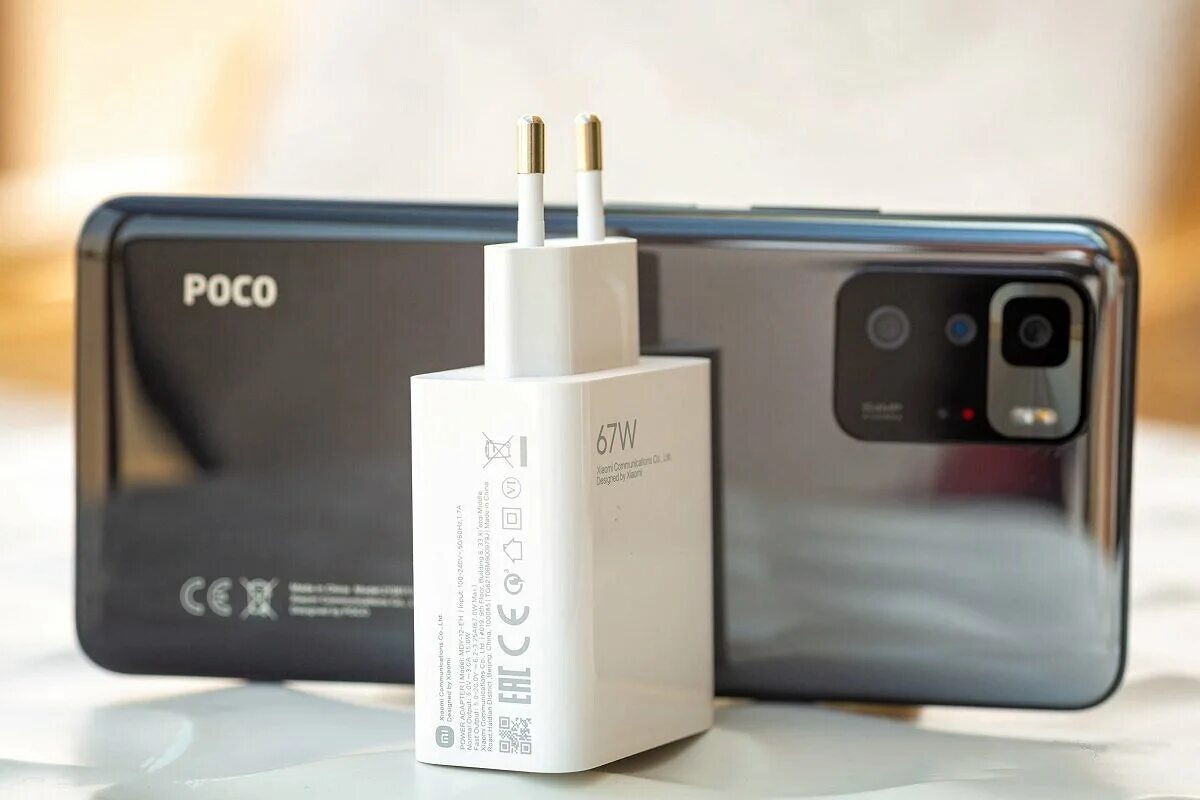 Poco x3 gt коробка. Poco x5 Pro комплект. Блок питания poco x3 Pro. Беспроводная зарядка poco x3 gt.