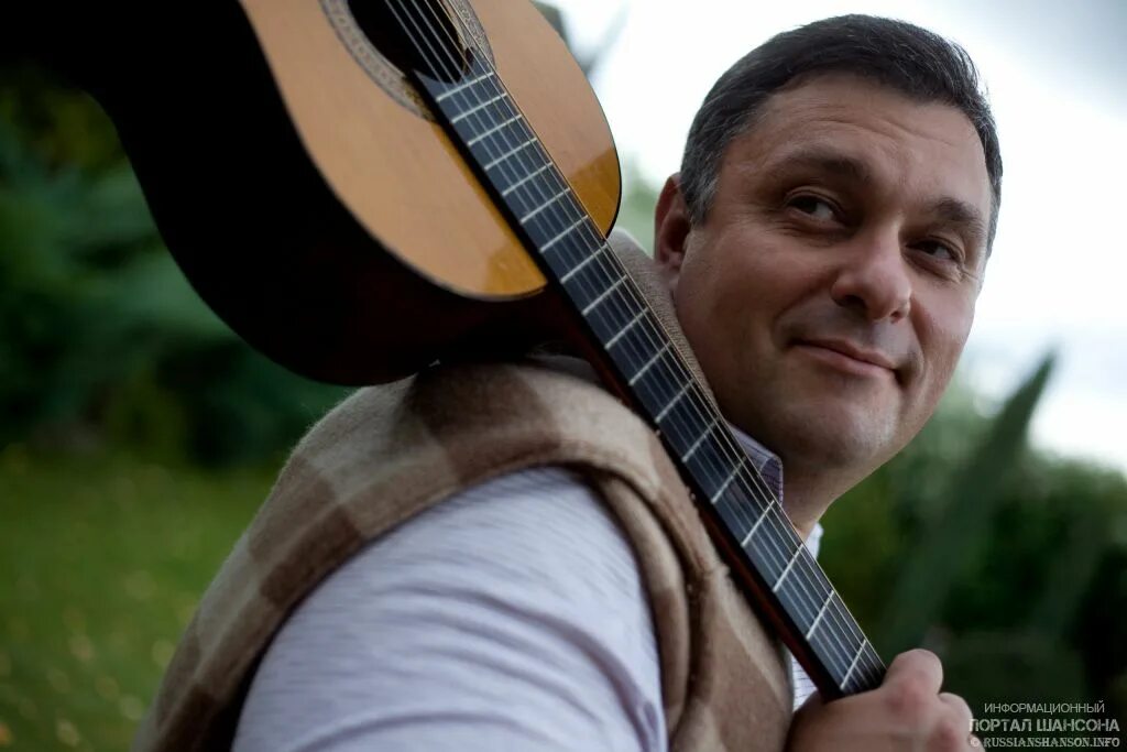 Про бизнесмена фому трезвак. Про бизнесмена фому фильм 1993 кадры. Богач мем stonks. Песня про бизнесмена. Гражданский пафос шаов.