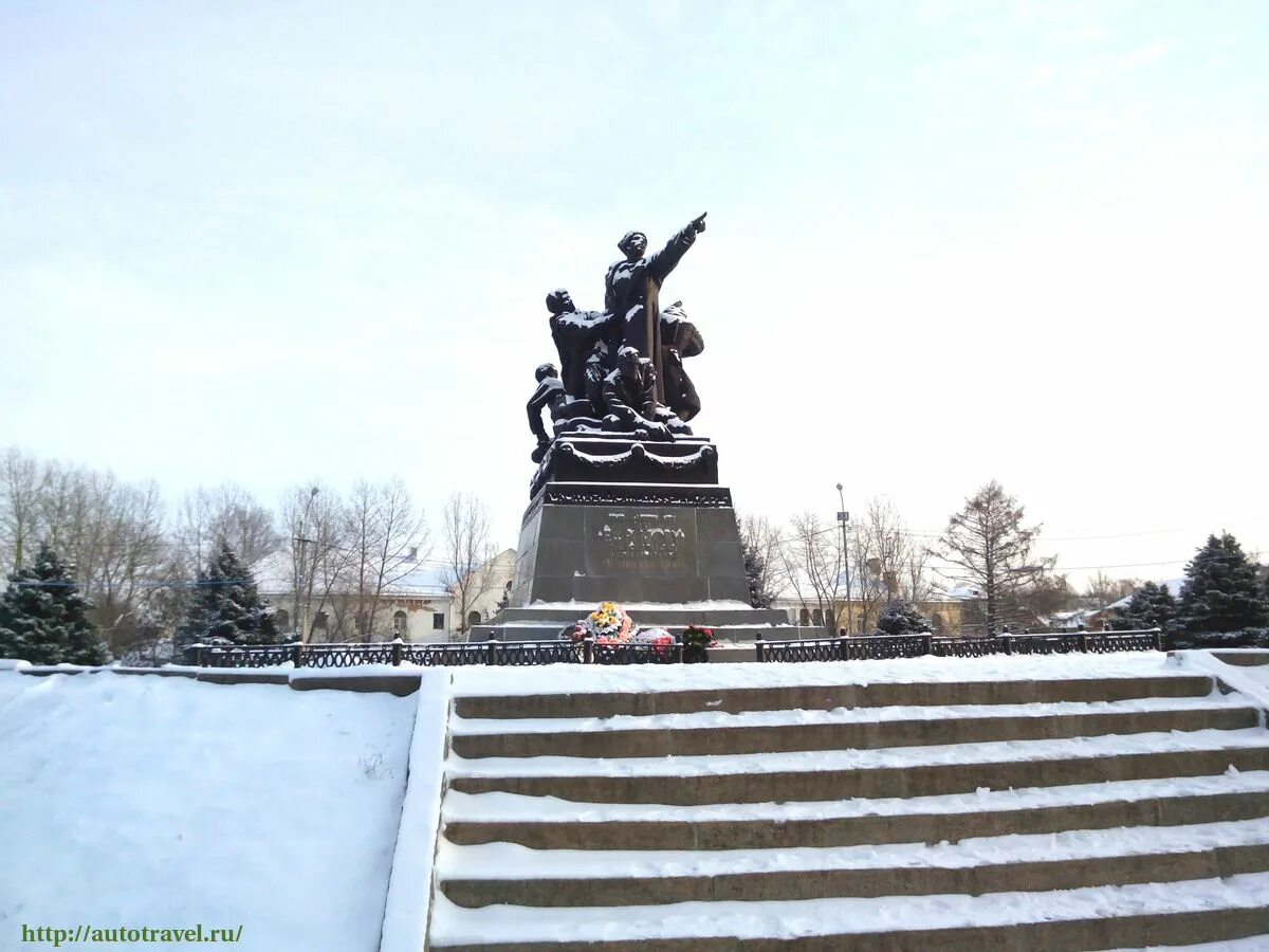 Вязьма пусть. Площадь ефремова вязьма. вязьма зима памятники. памятник генералим смоленск зима. фото памятнику ефремова в вязьме.