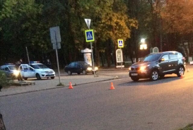 Газель врезалась в прицеп умет. Подслушано в ярцево. Водитель ярцево. Авария в ярцево на трассе м1. Водитель ярцево.