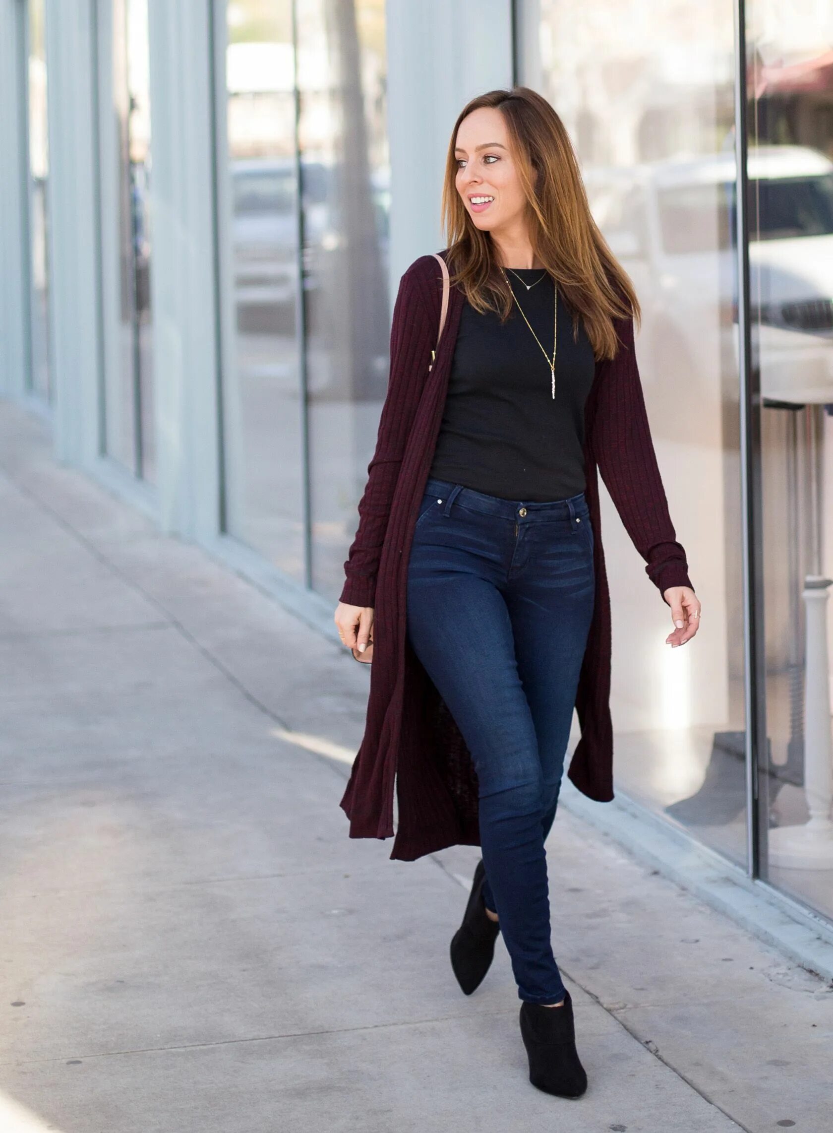 Повседневная одежда для девушек. Wear jeans at work. Wear jeans at work. Wear jeans at work. Working for those who wear jeans.
