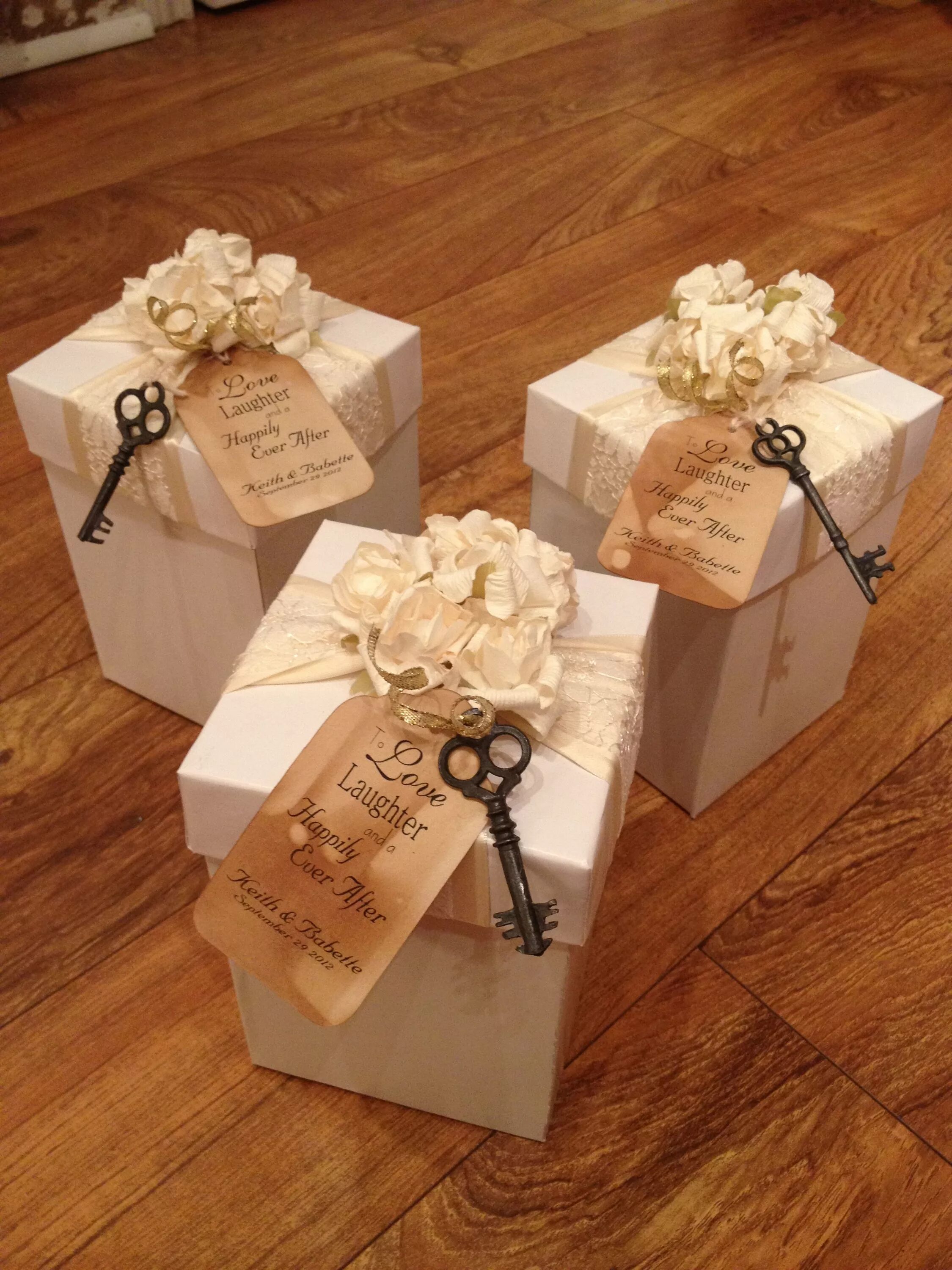 Коробочки эстетика. Праздничная упаковка для подарков. Свадебные пригласительные коробочки. Коробочки эстетика. Коробка для подарка бежевая.