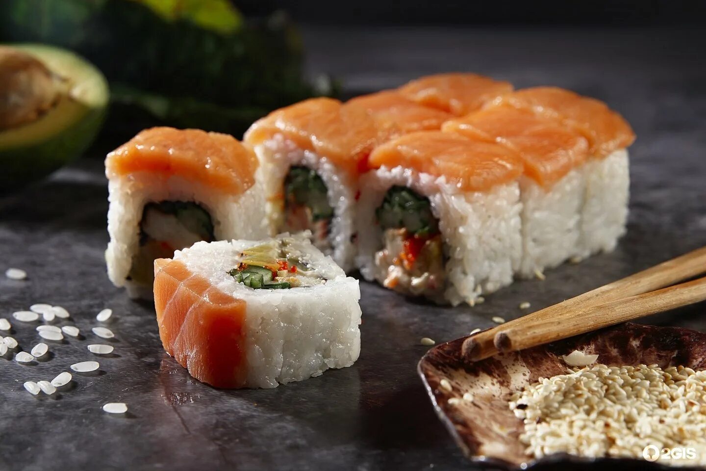 Суши роллы таганрог. Ролл берри сушиwok. Роллы зодиак таганрог меню. Футомаки ролл. Сет запеченный.
