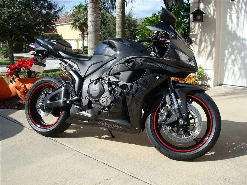 Ямаха 600 дорожник. Мотоцикл хонда 600 кубов. Cbr 600 кубов. Ява 600 кубов. Черный сузуки джиксер 600.