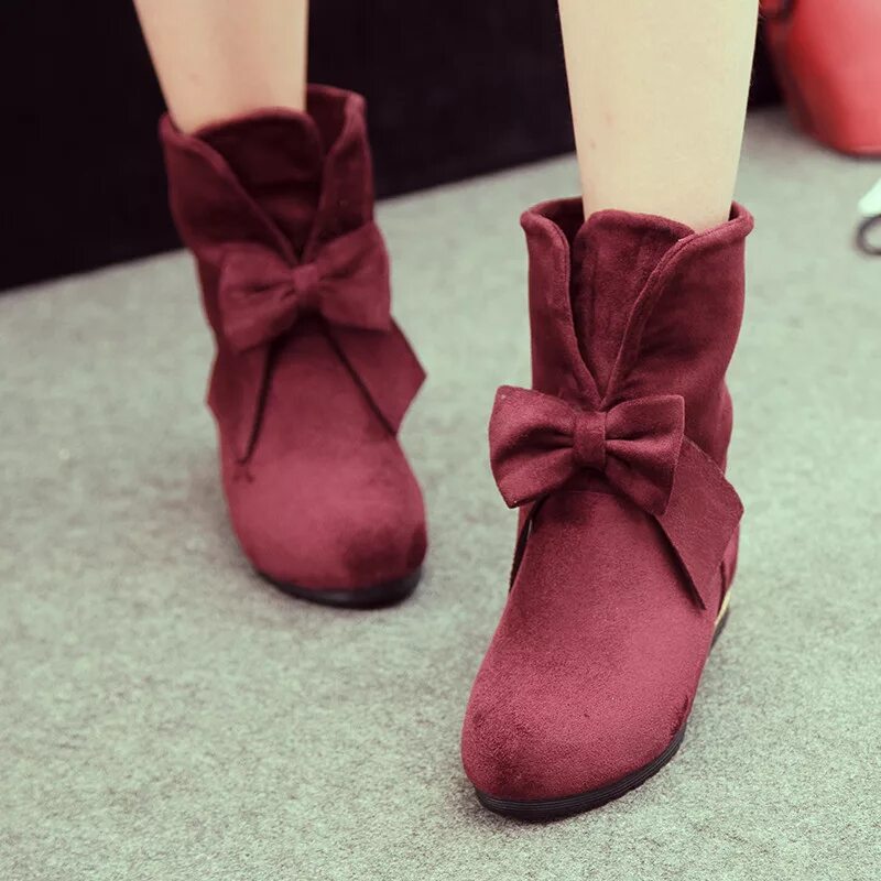 Оформление чешек ботинки бантиком золотистым на новый год. Ботинок бант. Украшения на туфли. Туфли с бантом. Jimmy choo aveline 100.