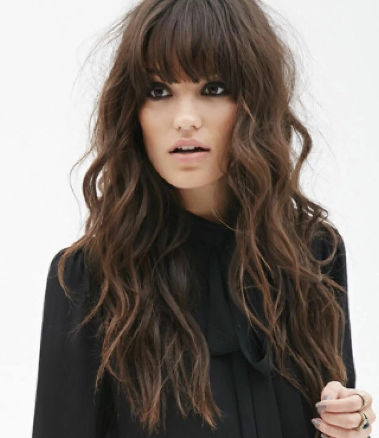 укладка на длинные волосы с челкой 2023. квадратное лицо прически на длинные волосы. сколько лет согдиане в 2021. модные челки. укладка на длинные волосы с челкой 2023.