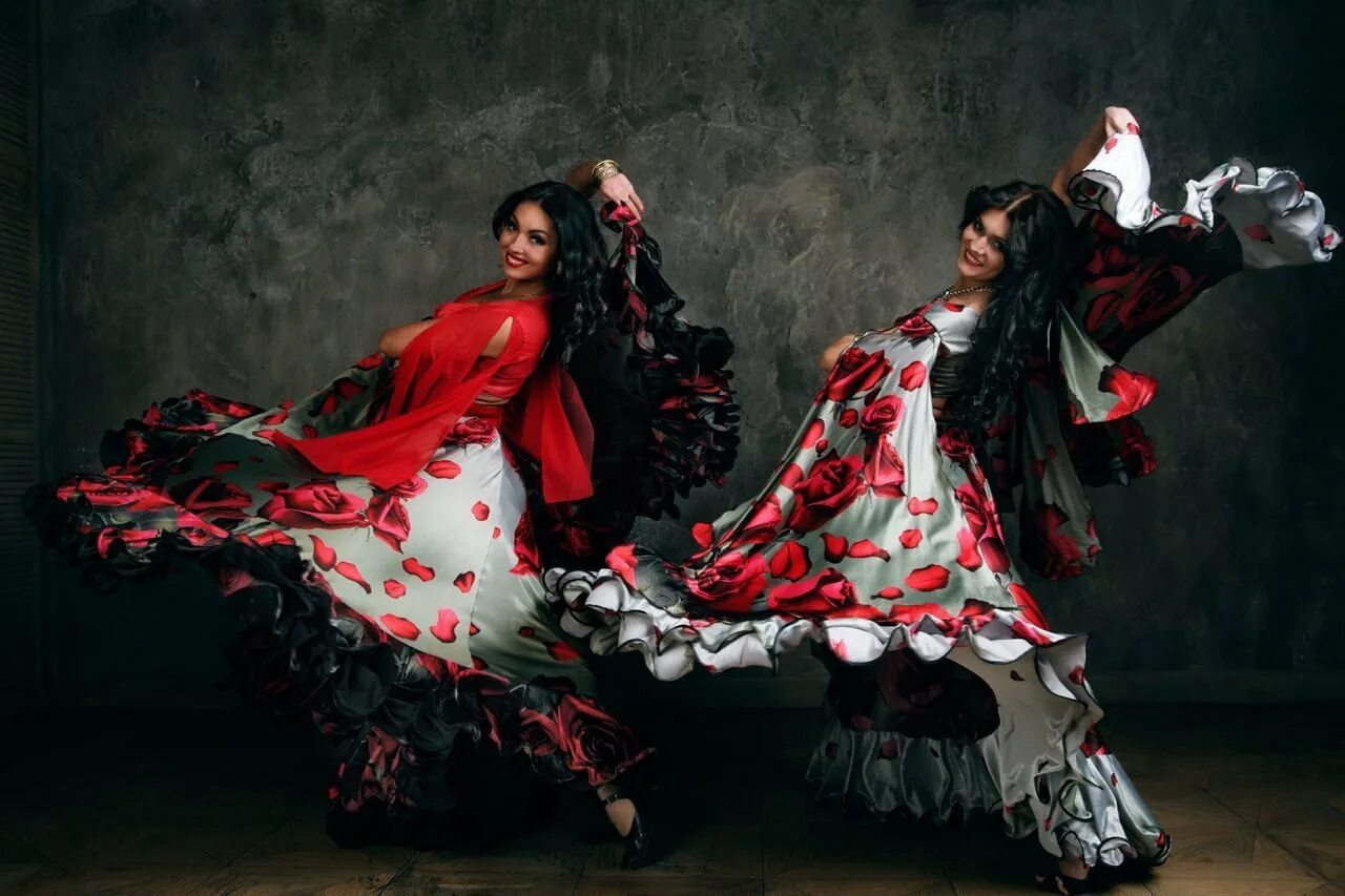 театр цыганский ансамбль ромалэ. цыганская радость. ансамбль изумруд цыганочка. европейские цыгане. цыганский ансамбль цыганские напевы.