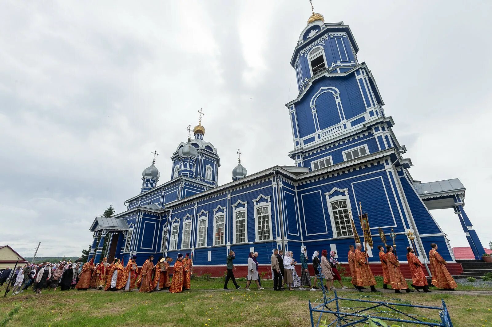 Погода в оськино. Храм святителя Николая Оськино Инзенского. Оськино Инза храм Николая Чудотворца. Сурское храм Николая Чудотворца. Храм село Оськино внутри.