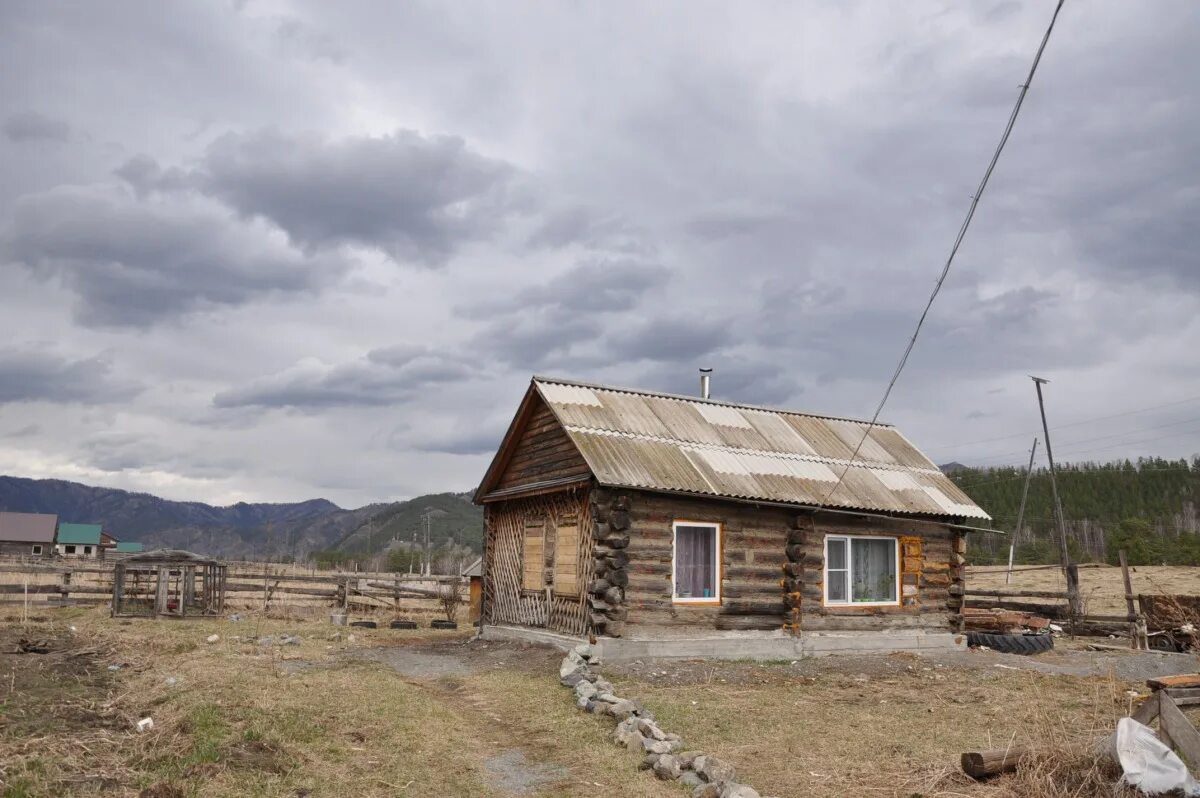 Республика алтай жилье. Аюла Республика Алтай. Село Аюла Республика Алтай. Домик в Чемале. Дом на Алтае.