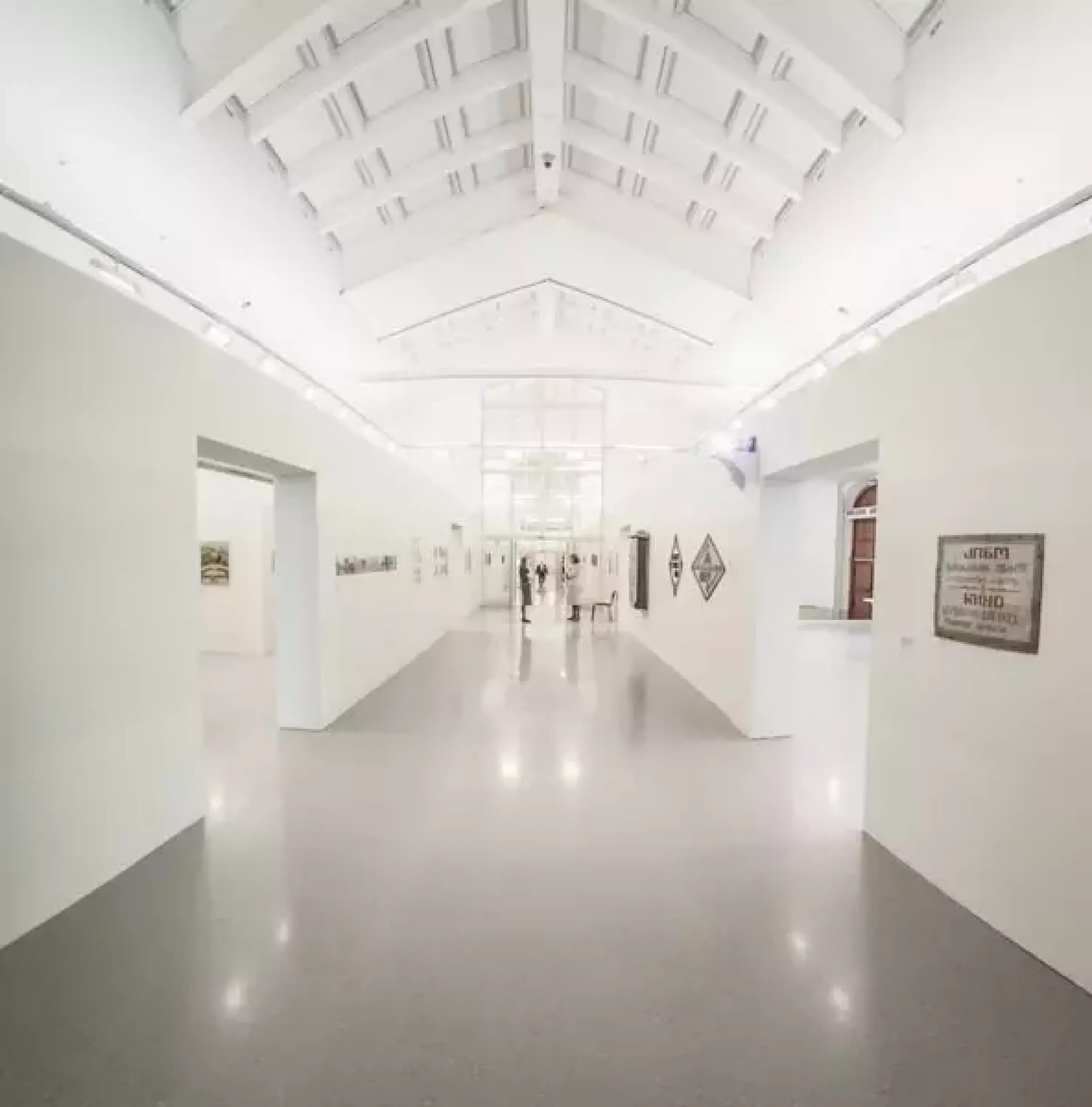 Мгвз новый манеж. Выставка вернисаж артэтаж владивосток. Новый манеж георгиевский переулок 3/3. Музей городской скульптуры невский 179. Третьяковская галерея выставочные залы.