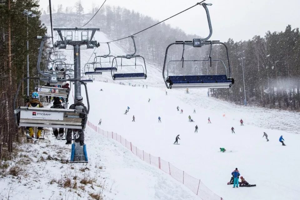 Парк бобровый лог в красноярске. Достопримечательности красноярска бобровый лог. Бобровый лог красноярск. Фан парк бобровый лог красноярск. Бобровый лог горы.