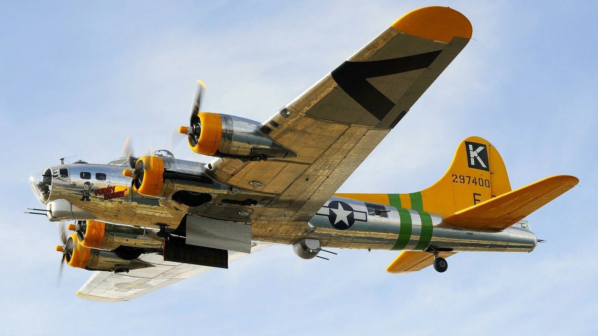 Б 17 летающая крепость. Б-17 бомбардировщик. b-17 flying fortress. b 17 летающая крепость. b17 самолет бомбардировщик.
