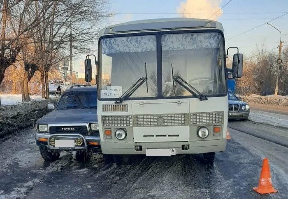 Водитель автобуса паз. Тойота пазик. Водитель ПАЗИКА. Автобусы Орск.