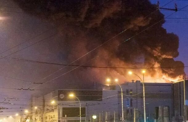В каком году сгорел торговый центр. Зимняя вишня пожар в кемерово. зимняя вишня тц. пожар в трц зимняя вишня. зимняя вишня торговый центр.