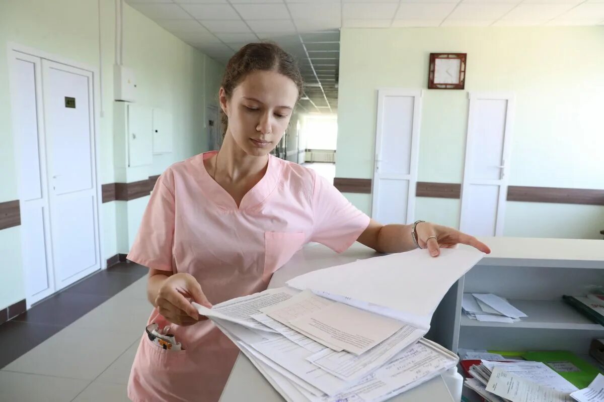 Прием врач нижний новгород. Врач и пациент. Больница. Врачи в год. Врач женщина Нижегородская область.