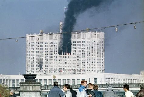Обстрелянный белый дом 1993