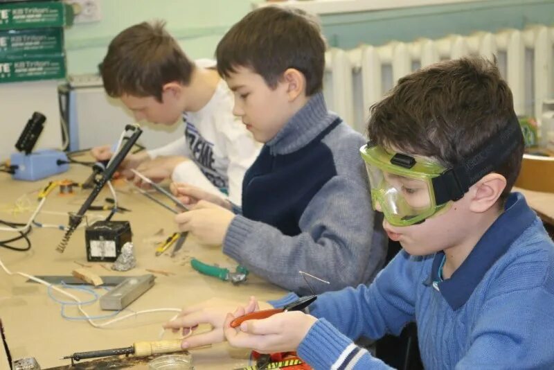 микроскоп для детей. удивительные проекты для школьников. фестиваль детско-юношеского технического творчества. радиотехнический кружок для детей. дошкольники исследователи.