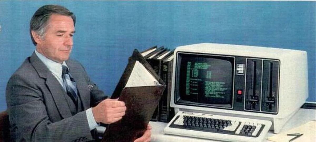 Компьютеры 80-х годов. Компьютер из 80-х. Старые компьютеры 80-х. Компьютер 1960.
