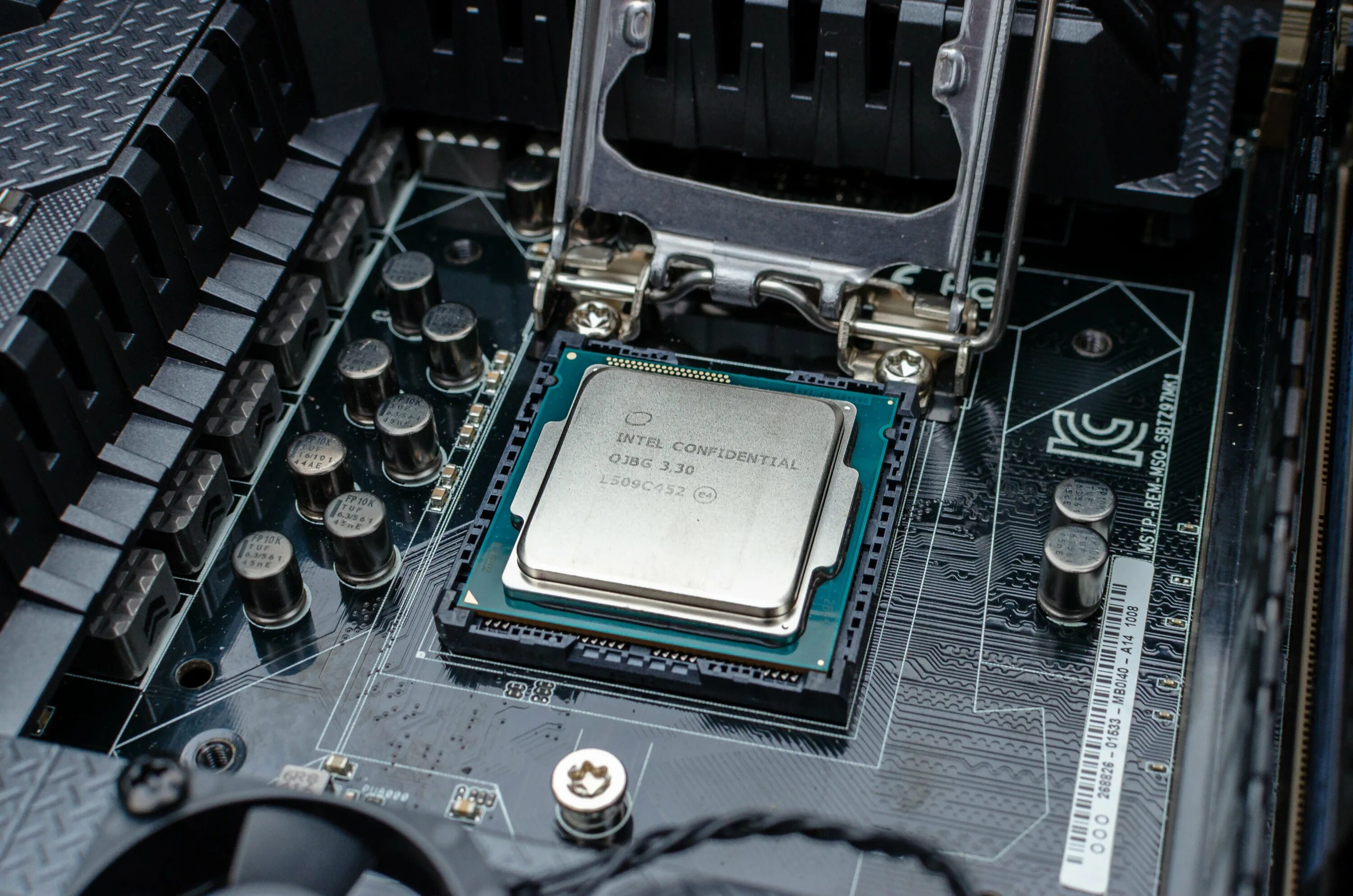 Сокеты вов. Чипсеты на 1700 сокете. Сокет LGA 1155. Сокет 1155 процессор и видеокарта. Сокет материнской платы Интел.