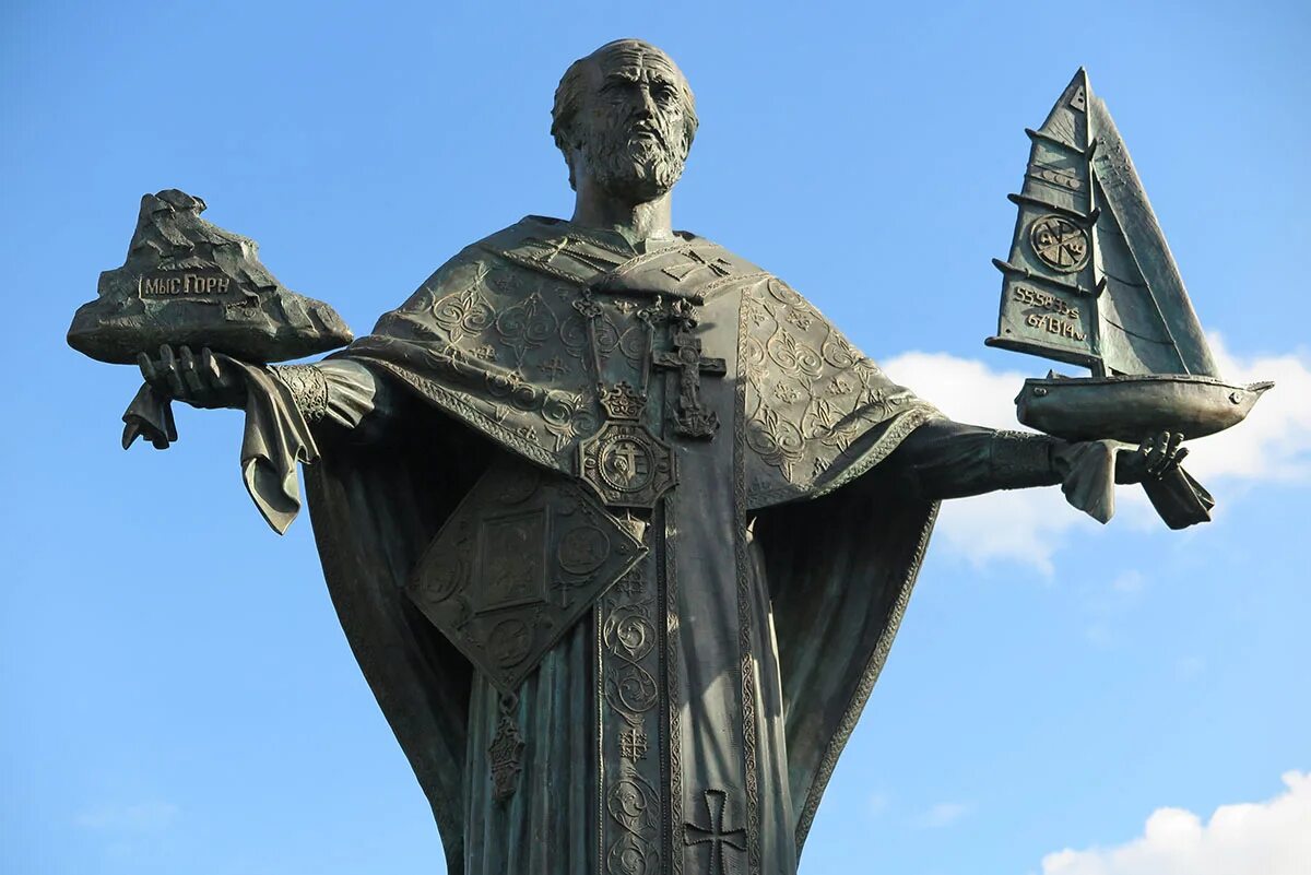 Памятник николаю чудотворцу в майкопе. Памятник николая чудотворца в г. Памятник святителю николаю дзержинский. Пам'ятник святому николаю в николаеве. Памятник святителю николаю мирликийскому.