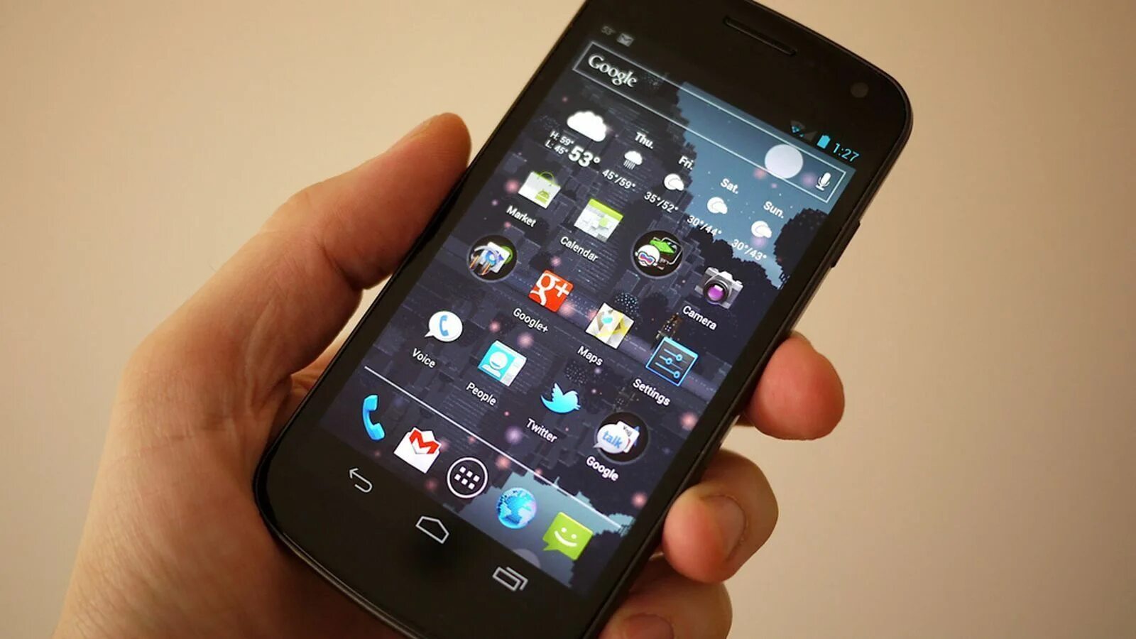 Галакси Нексус 2012. Android телефон. Старый андроид. Смартфон на базе андроид.