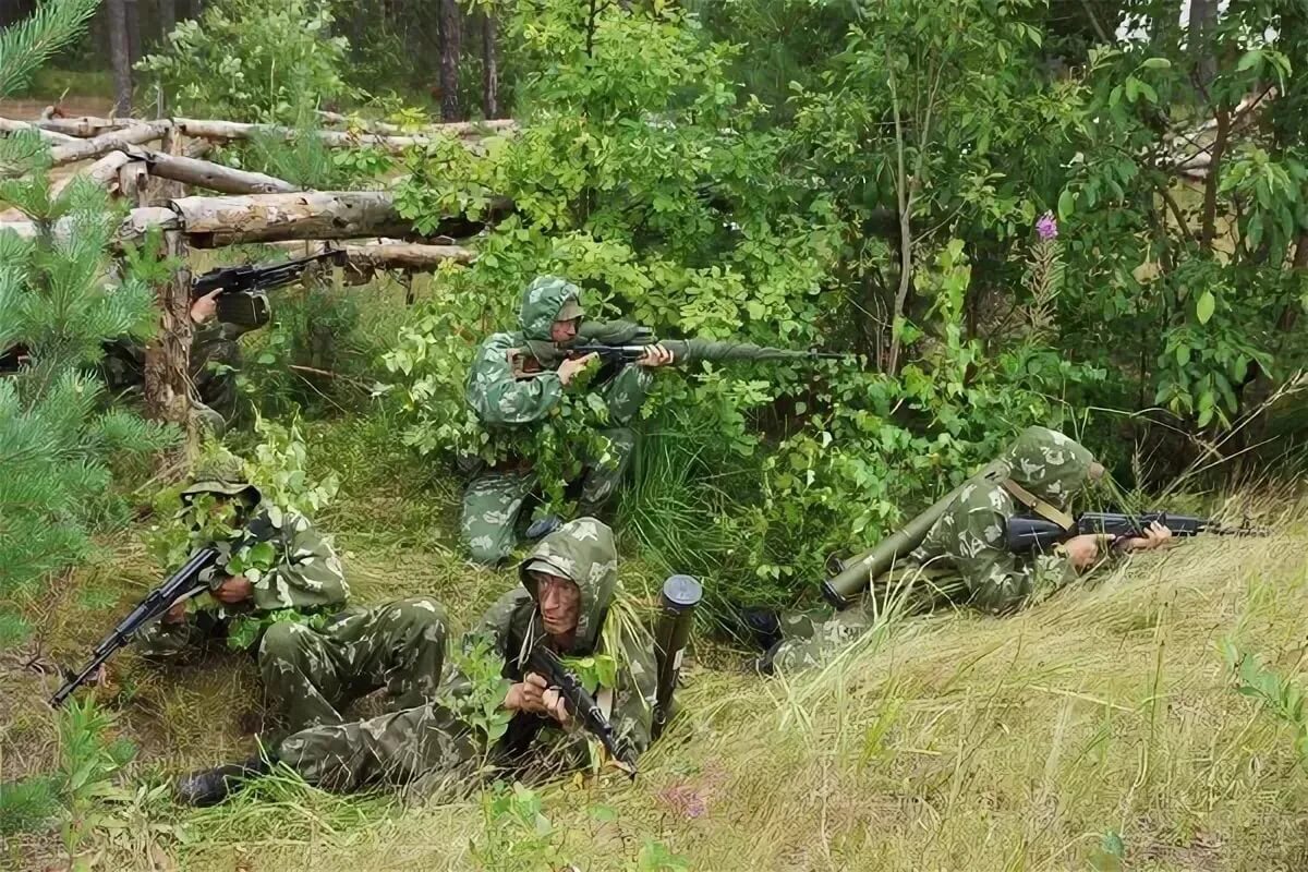 Взвод погрузился на. 72 Разведгруппа гру спецназ. Диверсионно-разведывательная группа спецназ РФ. Снайпер СПН. Разведка в засаде.