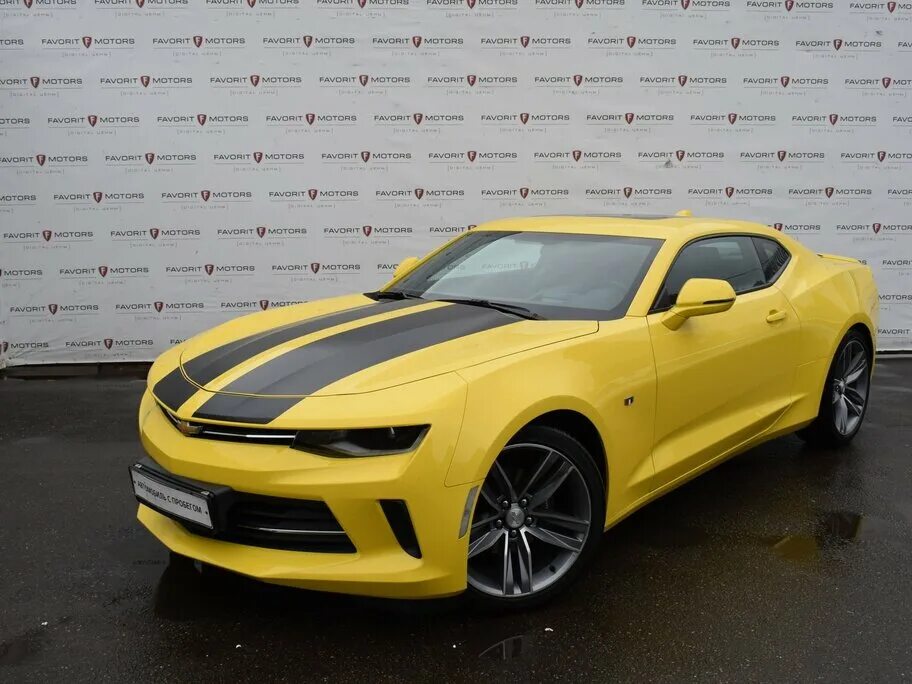 Шевроле камаро купить в россии. Chevrolet Camaro 2021 желтый. Chevrolet Camaro жёлтый 2022. Шевроле Камаро 2022 желтый. Chevrolet Camaro 2020 желтый.