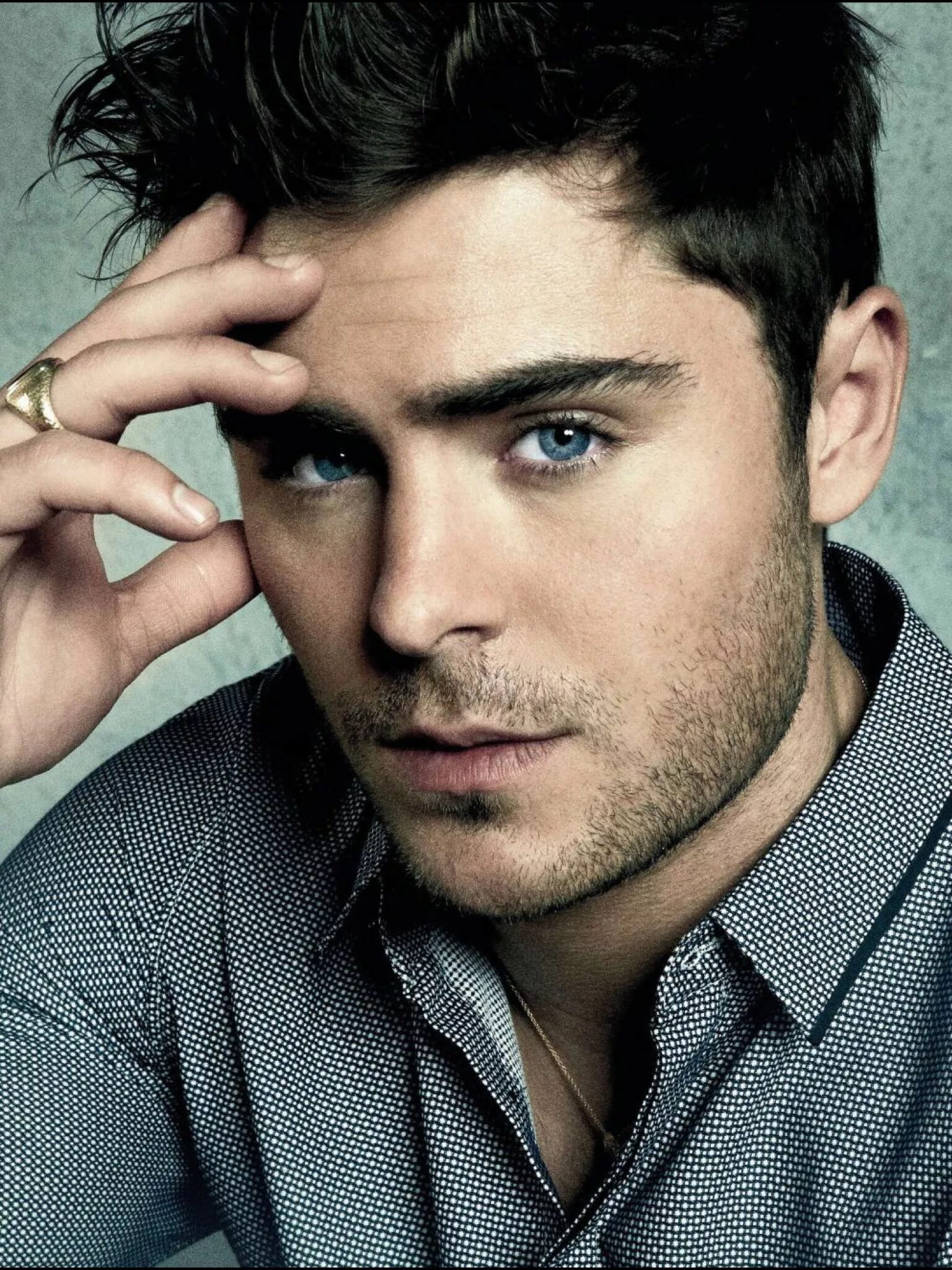 Тео джеймс 2021. Зак эфрон брюнет. Самый популярный парни. Молодые американские актеры. Самый популярный парни.