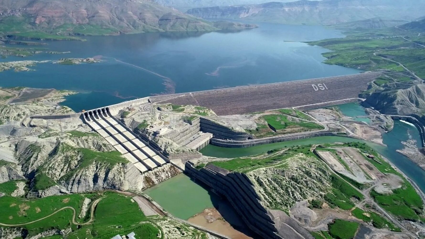 В каком районе самая крупная гэс. ГЭС Тукуруи Бразилия. ГЭС яли Вьетнам. ГЭС В Турции. Плотина(baraj).