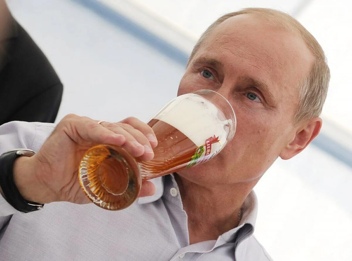 А он пьет