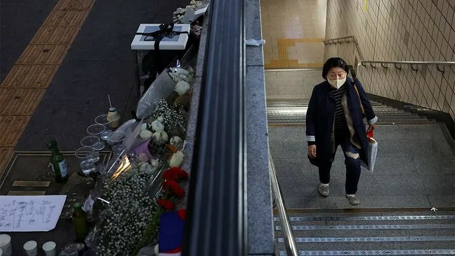 Погибшие в сеуле. Хэллоуин праздник. Корейцы в сеуле. Что происходит в корее сейчас новости. Трагедия в корее на хэллоуин.