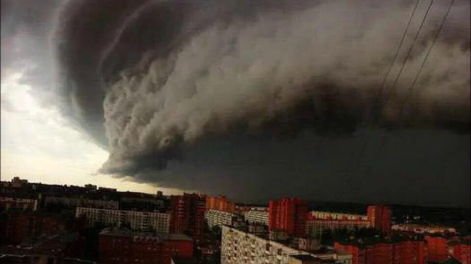 Где в москве прошел ураган. Ураган в москве (2017). торнадо в москве. смерч в москве 20 июля 2010.