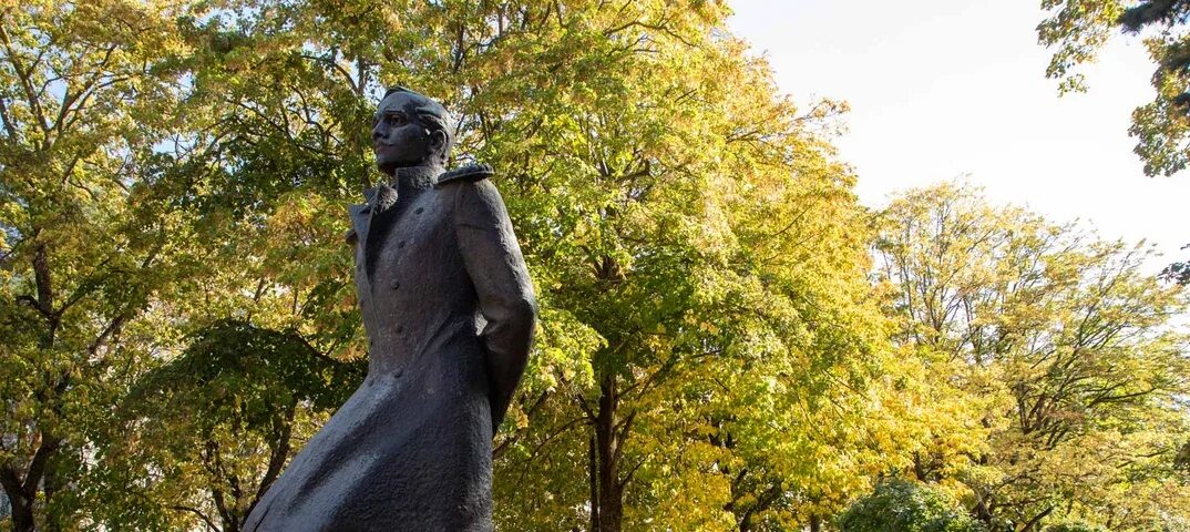 М ю лермонтов ставрополь. Памятник лермонтова в ставрополе. Памятник лермонтова в ставрополе. Лермонтов в ставрополе. Памятник лермонтова ставропольский край.