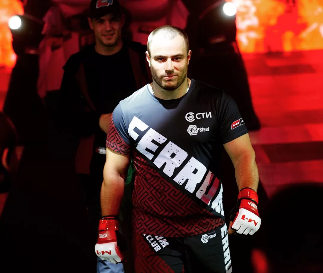 Федор емельяненко соннен. Федоров мма. Федоров юрий борисович челябинск. Тимоти джонсон. Федор емельяненко бокс.