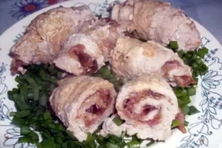Рулет свиной с курицей