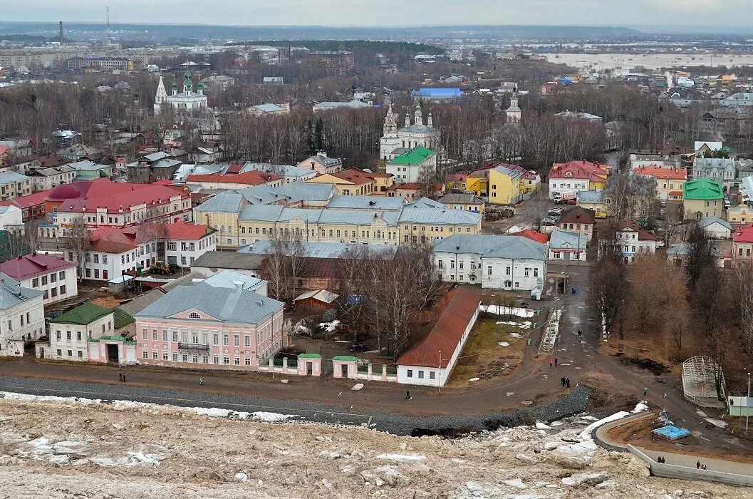 Сайты погода великий устюг. Великий Устюг климат. Воскресенский сквер Великий Устюг. Великий Устюг население. Большая семья в Великом Устюге.