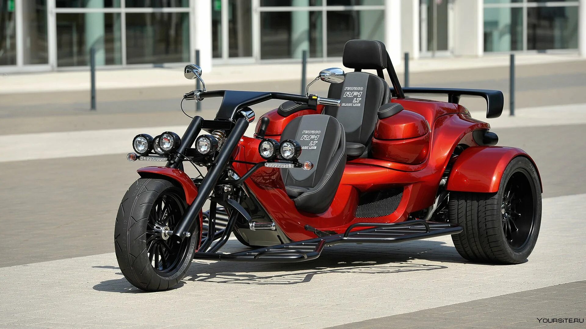 Трехколесный мотоцикл купить. Трайк Triumph Rewaco. Трёхколёсный мотоцикл Харлей Дэвидсон. Трехколесный мотоцикл БМВ. Харлей 3 колесный.