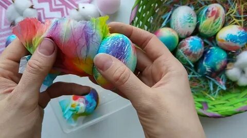 Покраска яиц красителями в салфетках