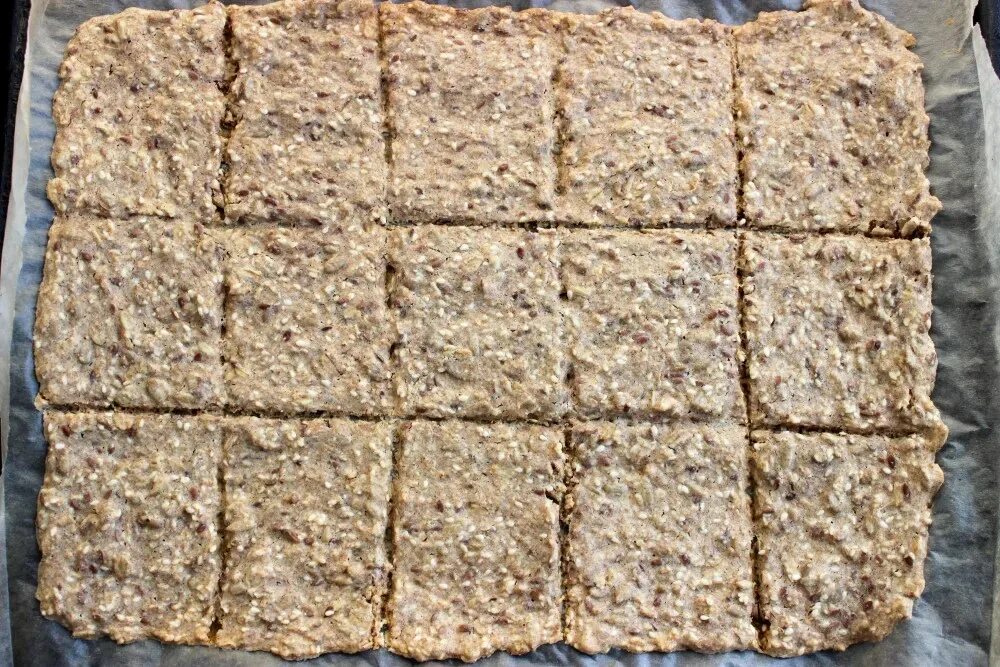 Хлебцы из льна. Хлебцы сыроедческие с кориандром. Хлебцы сыроедческие с кориандром. Хлебцы из ржаной муки. Хлебцы из цельного зерна.